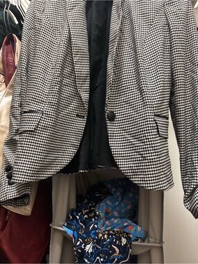 White House Black Market Black & White Houndstooth Blazer